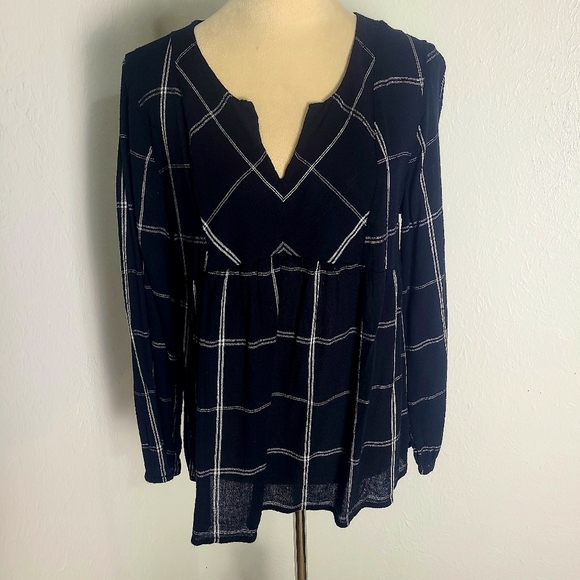 Old Navy Tops - Old Navy Black & White Plaid Longsleeve Blouse, Size Medium
